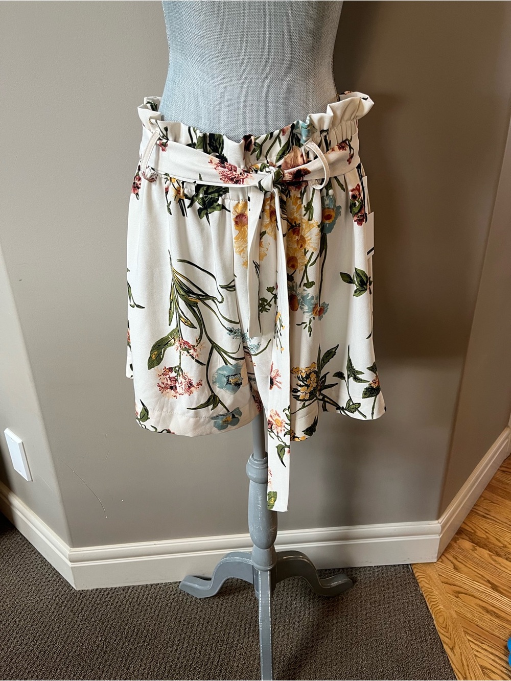 Jules & Leopold Cream Floral Paperbag Shorts with Tie